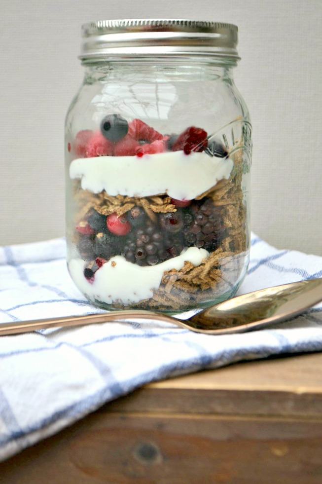 Cereal, yoghurt, fruit