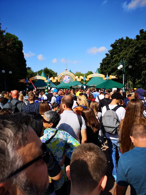 Queues at Disneyland Paris