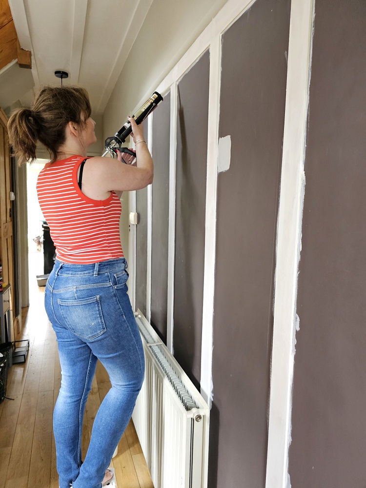 caulking wall panelling