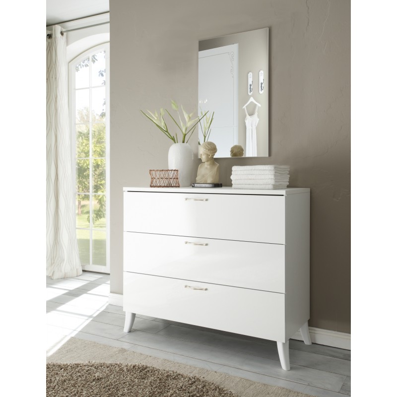 White chest of drawers