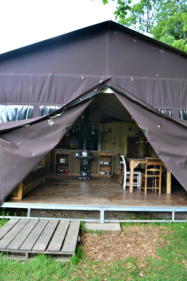 Safari tent