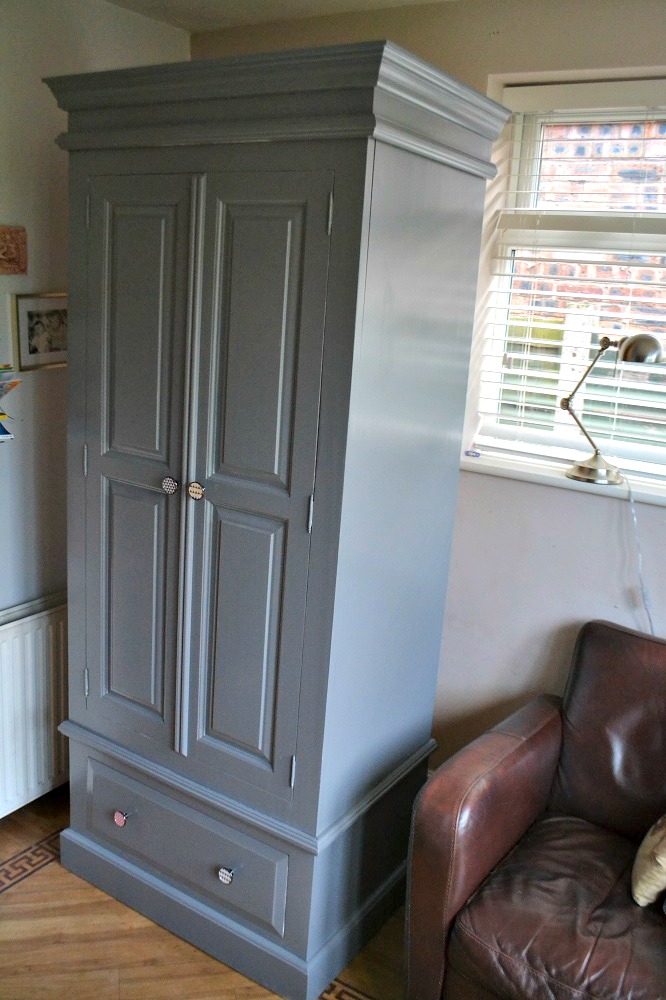 How to paint a wardrobe