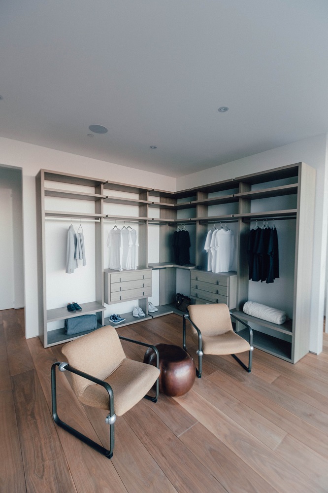 walk in wardrobe