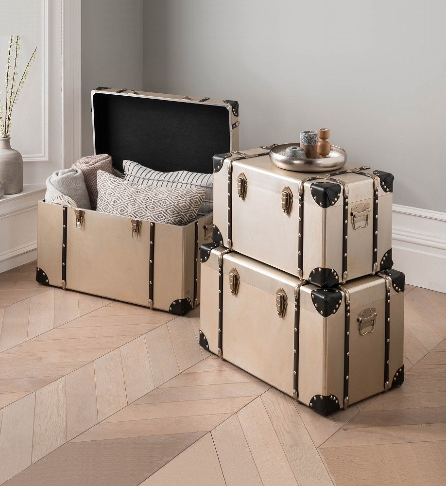 antique storage trunks