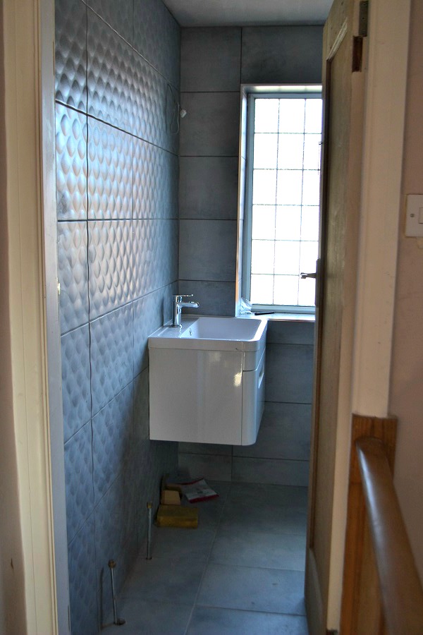 wall mounted white gloss vanity sink